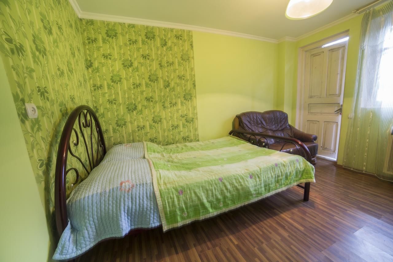 Отели типа «постель и завтрак» Guest House Khatuna Боржоми-47